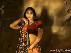 Traumhafte Inderin tanzt nur für dich